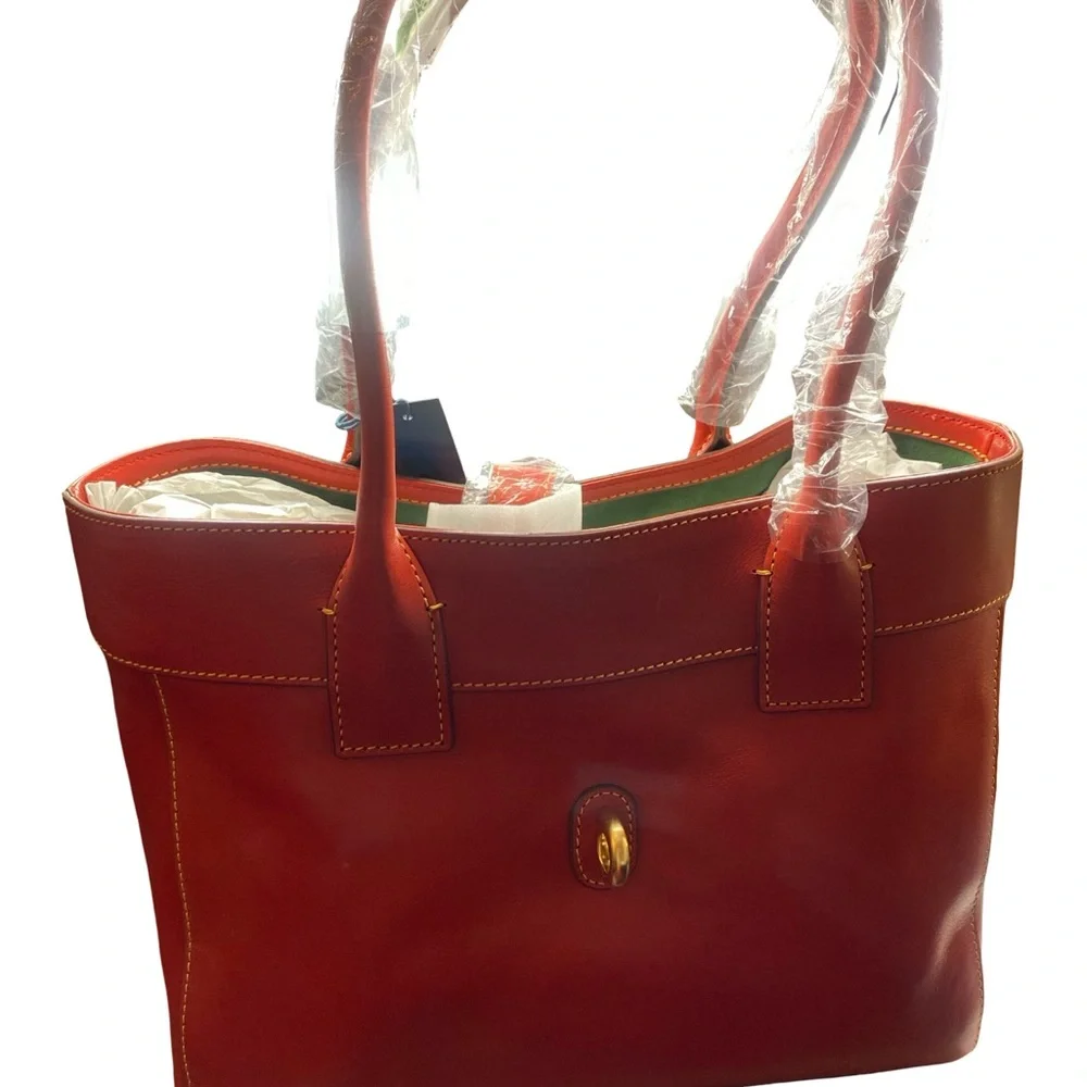 Chic Red Leather Shoulder Bag - Picture 3 of 10